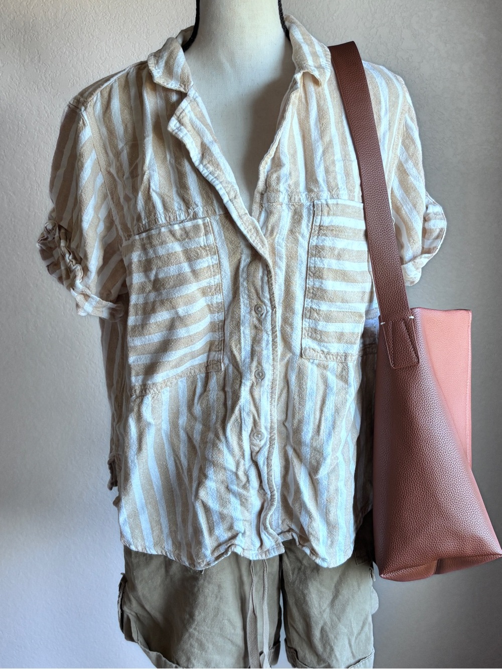 Universal Thread Beige White Striped Button-Up Short Sleeves Blouse Women’s M